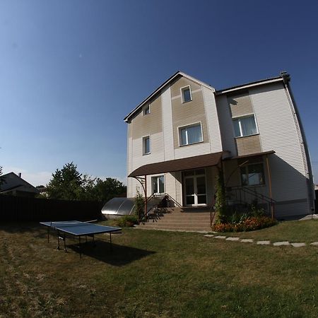 Uyut Hotell Tjernihiv Exteriör bild