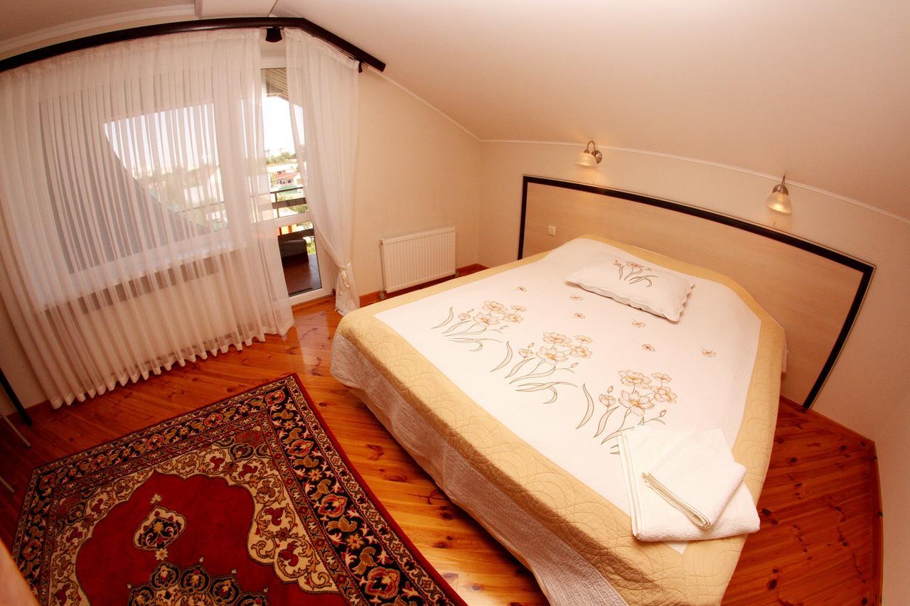 Uyut Hotell Tjernihiv Exteriör bild