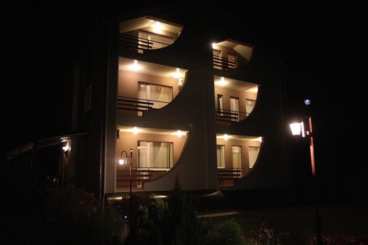 Uyut Hotell Tjernihiv Exteriör bild