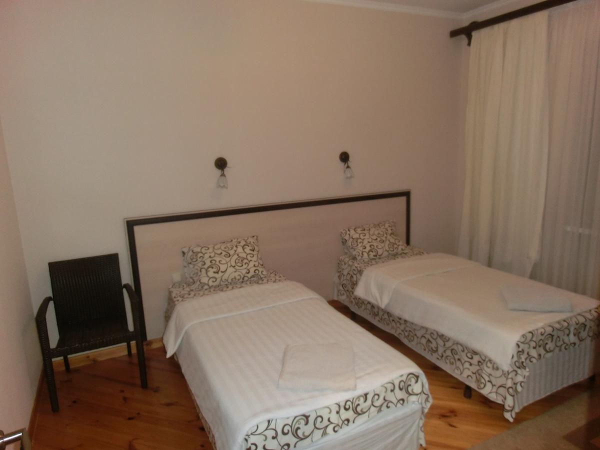 Uyut Hotell Tjernihiv Exteriör bild