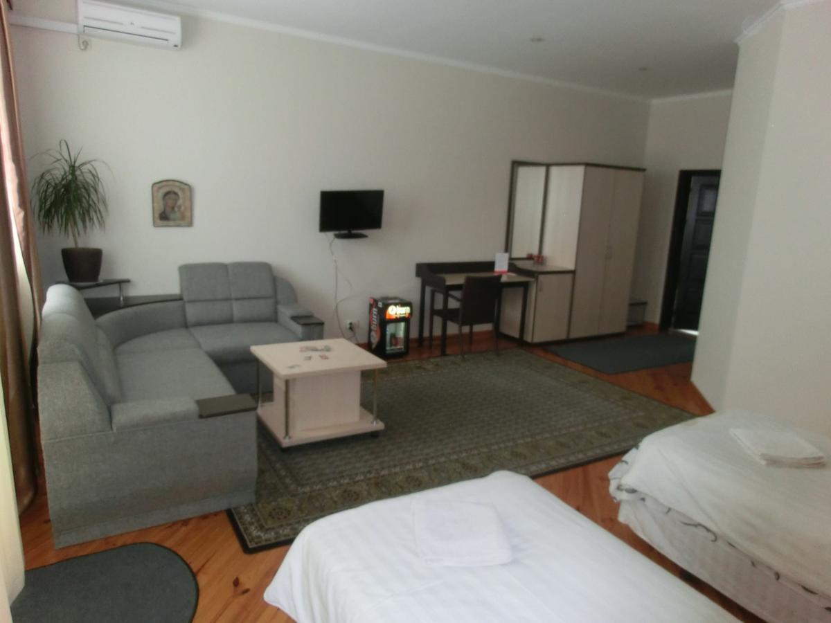 Uyut Hotell Tjernihiv Exteriör bild