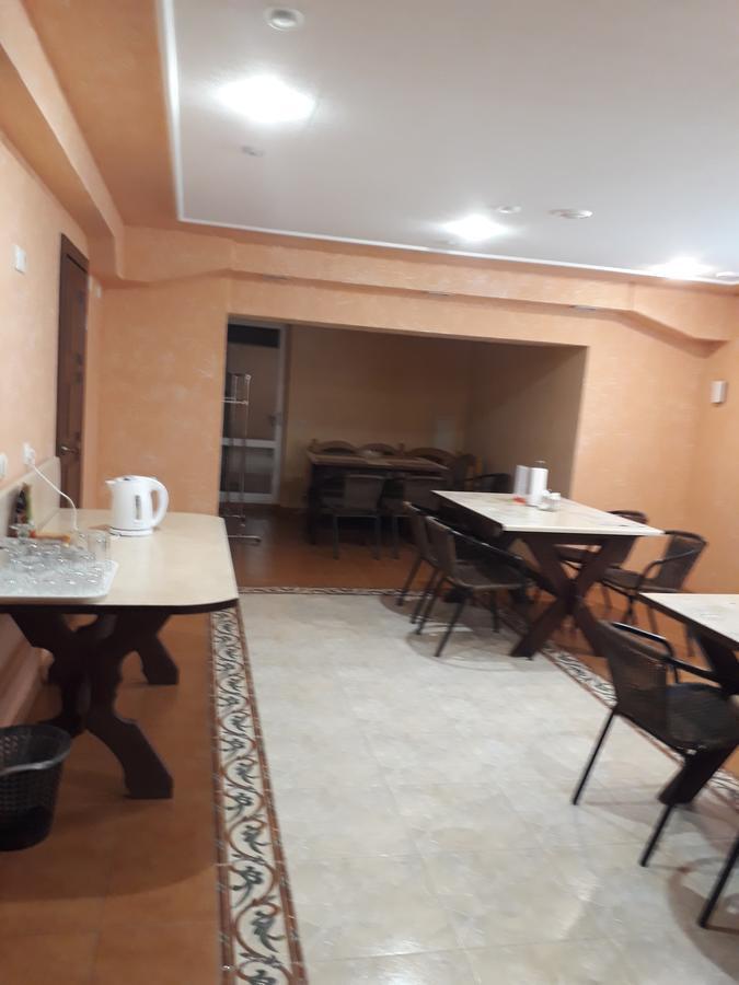 Uyut Hotell Tjernihiv Exteriör bild