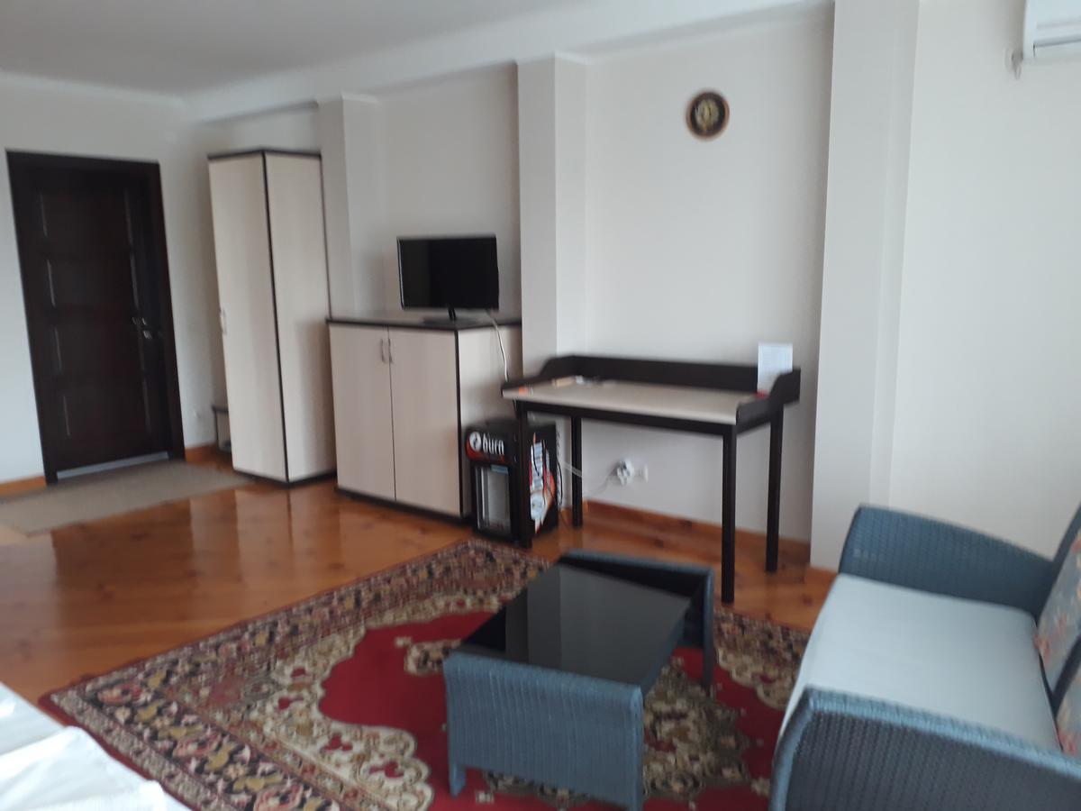 Uyut Hotell Tjernihiv Exteriör bild