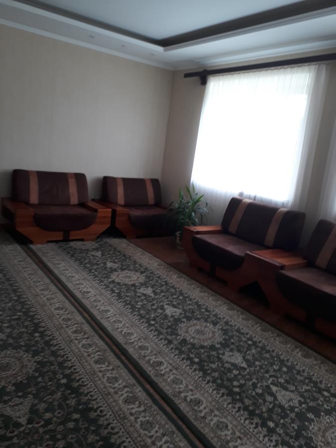 Uyut Hotell Tjernihiv Exteriör bild